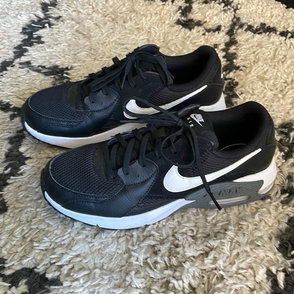 Black Nike Air Max